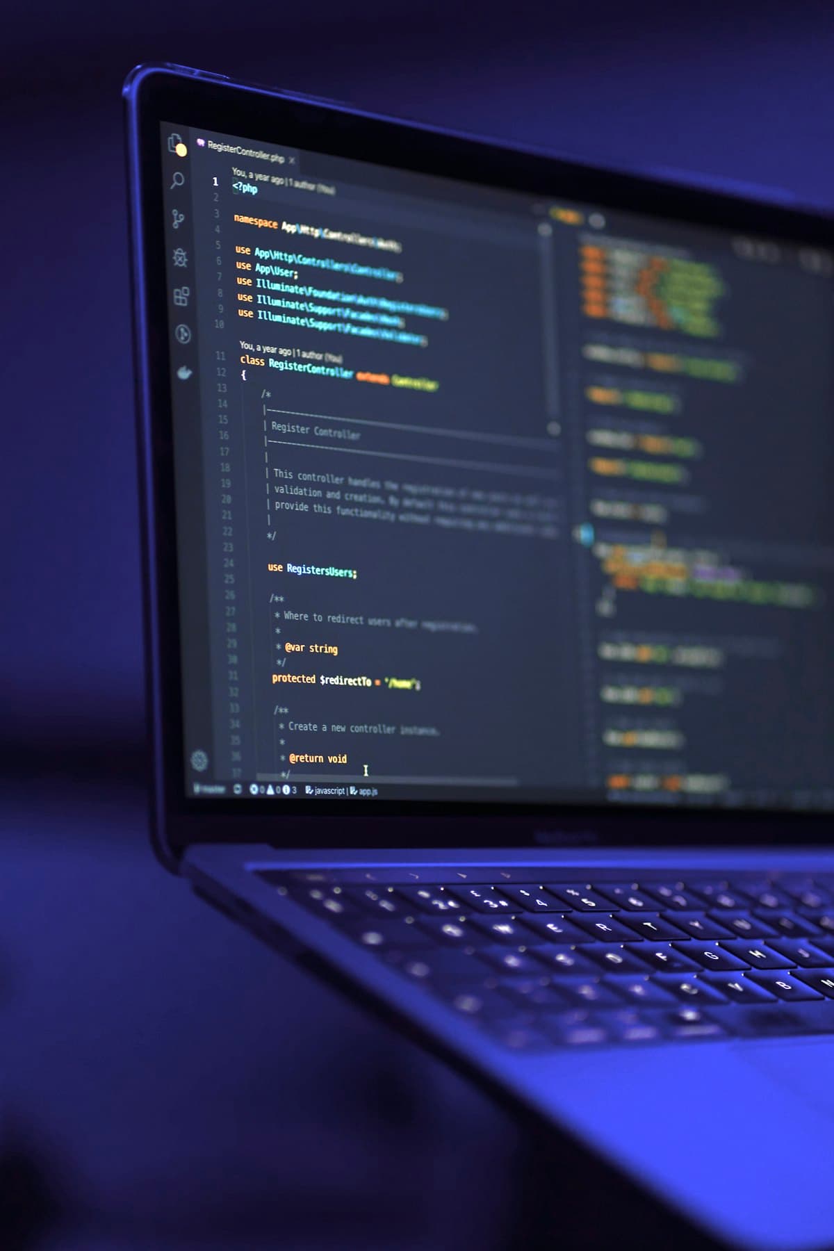Codi d'un programari a mida en un portàtil