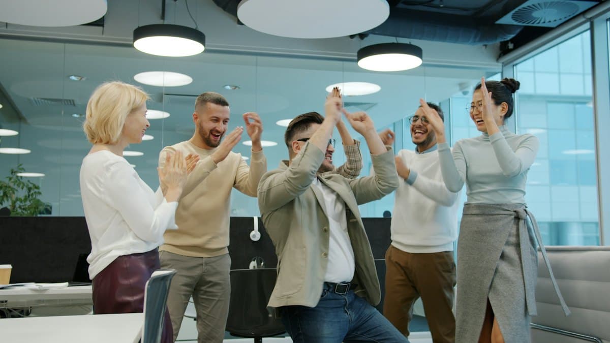 Equip celebrant un projecte amb èxit